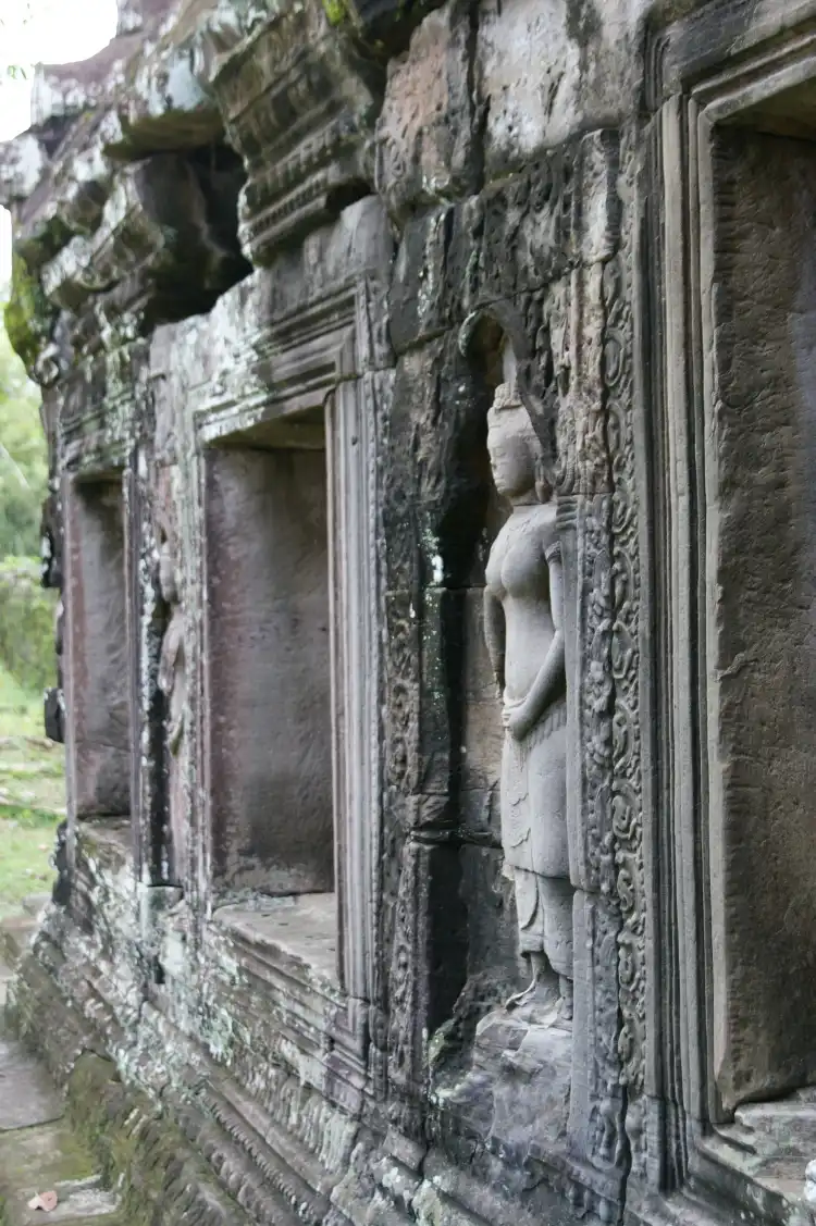 Devata in Banteay Kudi