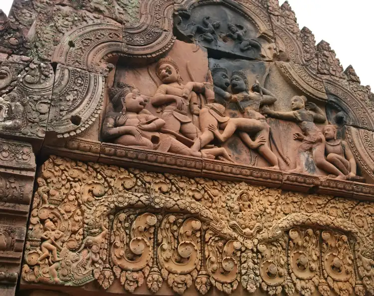 Relief of warring monkeys at Prasat Banteay Srei