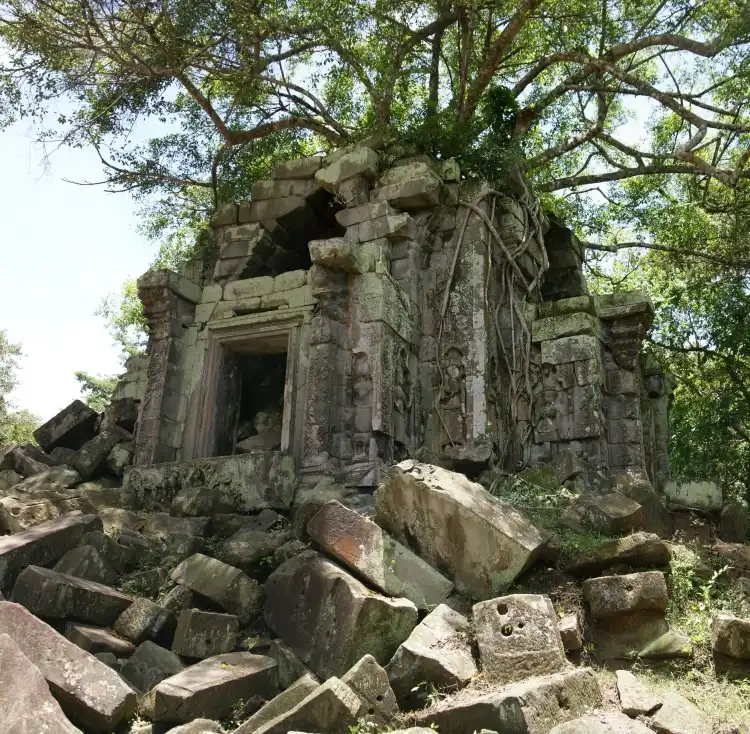 Tower at the northeast corner of Beng Mealea First Corridor