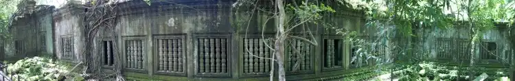 Lattice windows in the second corridor of Beng Mealea